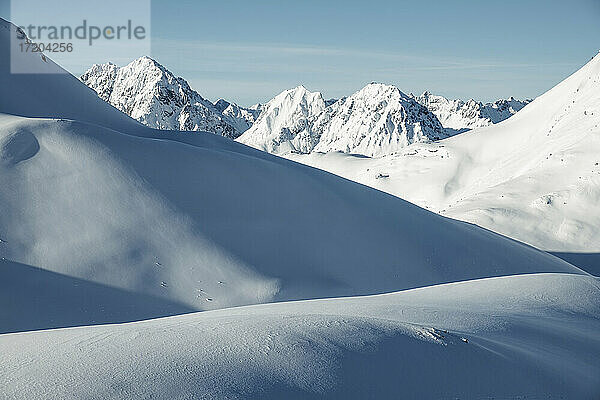 Namloser Wetterspitze verschneites Gebirge  Lechtaler Alpen  Tirol  Österreich