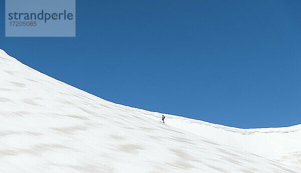 Spanien  Palencia  Cardano de Arriba  Skitouren auf dem verschneiten Murcia-Gipfel
