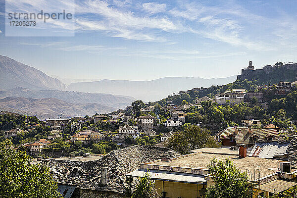 Ansicht der Stadt gegen den Himmel in Gjirokaster  Albanien