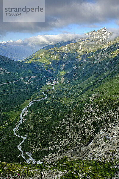 Schweiz  Wallis  Ulrichen  Furkapass an einem bewölkten Sommertag