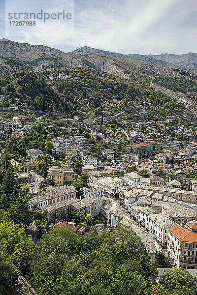 Altstadt in der Nähe des Berges Mali I Gjere in Gjirokaster  Albanien