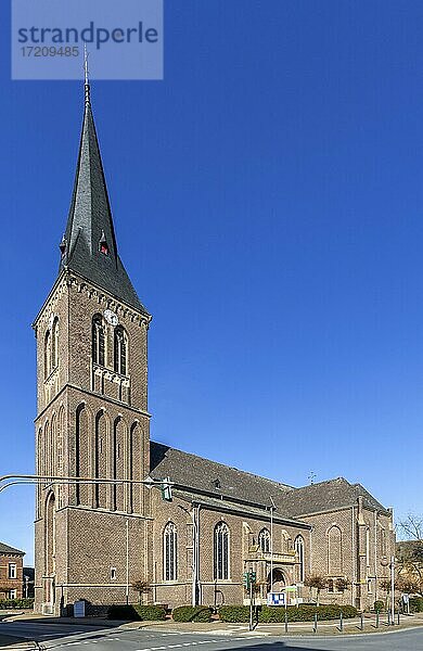 Katholische Pfarrkirche St  Ulrich von 1874  Alpen  Niederrhein  Nordrhein-Westfalen  Deutschland  Europa