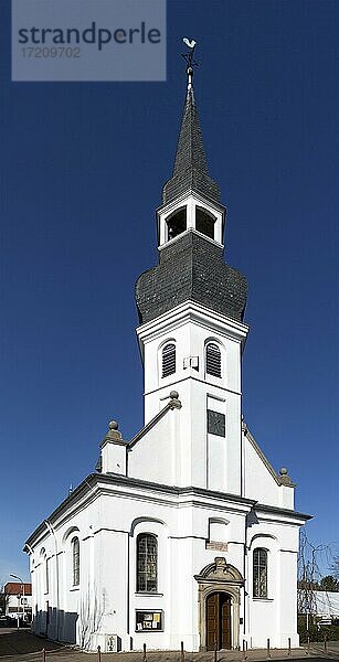 Evangelische Kirche von 1718  frühbarocke Wandpfeilerkirche  älteste reformierte Kirche Deutschlands  Alpen  Niederrhein  Nordrhein-Westfalen  Deutschland  Europa