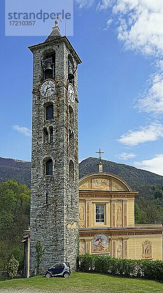 Glockenturm St  Georg Kirche  Chiesa di San Giorgio  Dumenza  Lago Maggiore  Lombardei  Italien  Europa