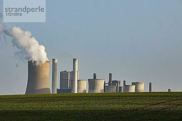 Braunkohlekraftwerk Neurath der RWE Power Ag  Grevenbroich  Nordrhein-Westfalen  Deutschland  Europa