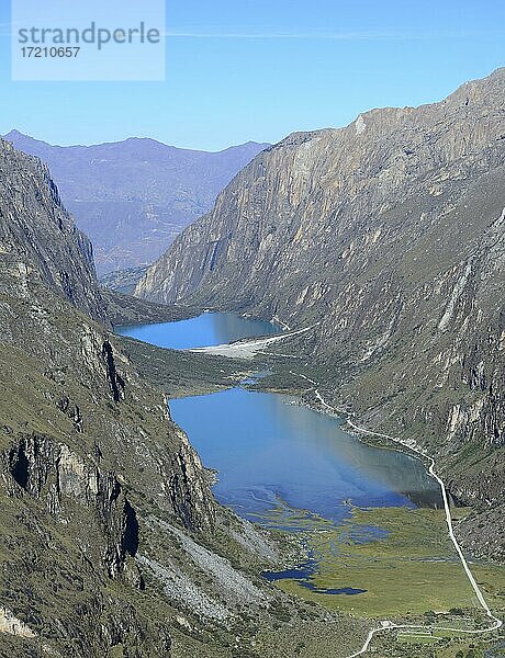 Blick ins Tal der Seen Lagunas de Llanganuco  Cordillera Blanca  Provinz Yungay  Peru  Südamerika