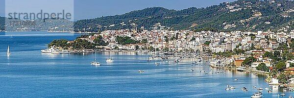 Insel Reise Panorama Stadt Meer Ferien Urlaub Mittelmeer reisen in Skiathos  Griechenland  Europa