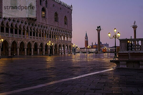 Markusplatz  Piazza San Marco  Morgendämmerung  Venedig  Venetien  Italien  Europa