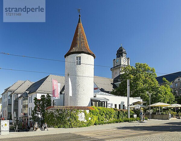 Nonnenturm am Postplatz  hinten der Turm vom Neuen Rathaus  Plauen  Vogtland  Sachsen  Deutschland  Europa