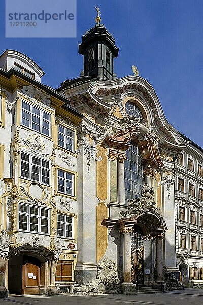 Fassaden Asam-Haus und spätbarocke Asam-Kirche  1733-46  in der Sendlingerstraße  München  Oberbayern  Bayern  Deutschland  Europa