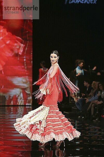 SIMOF Messe  Modenschau für Trajes de Gitana  Flamenco Kleider  Rüschenkleider  Sevilla  Andalusien  Spanien  Europa