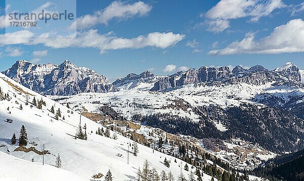 Aussicht vom Pordoi Pass auf die Fanesgruppe  Pordoi Pass  Sellaronda  Südtirol  Alto Adige  Dolomiten  Italien  Europa