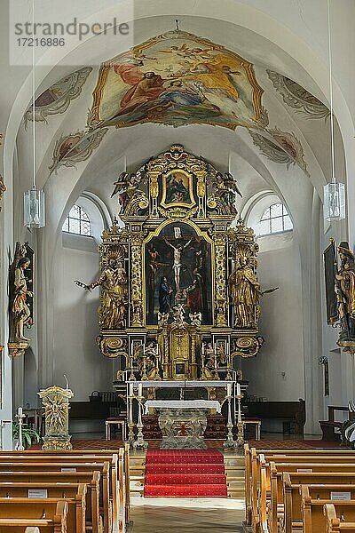 Hauptaltar  Kirche  St  Johannes Evangelist in Hohenkammer  Oberbayern  Bayern  Deutschland  Europa