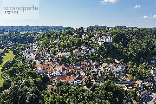 Burg Egloffstein  Egloffstein  Trubachtal  Drohnenaufnahme  Fränkische Schweiz  Oberfranken  Franken  Bayern  Deutschland  Europa