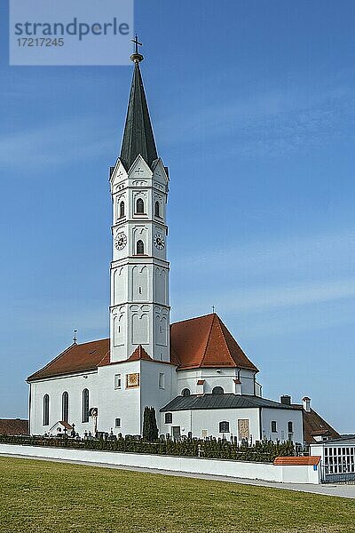 Kirche  St  Johannes Evangelist in Hohenkammer  Oberbayern  Bayern  Deutschland  Europa