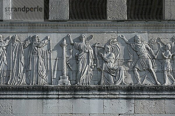 Relief an der Westseite der Propyläen  Königsplatz  München  Oberbayern  Bayern  Deutschland  Europa