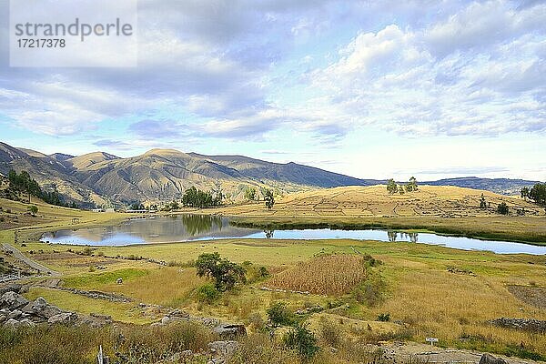 Landschaft Laguna Pumaqucha bei den Ruinen der Inka von Inti Watana  bei Ayacucho  Provinz Vilcas Huamán  Peru  Südamerika