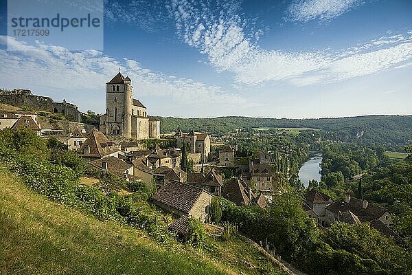 Saint-Cirq-Lapopie  Les Plus Beaux Villages de France  am Lot  Département Lot  Midi-Pyrénées  Frankreich  Europa