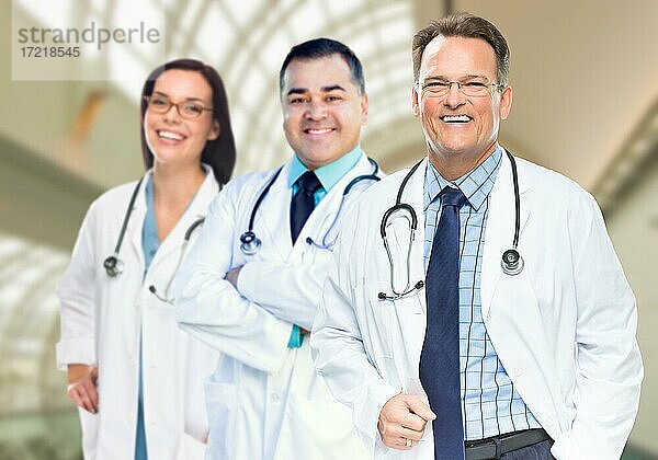Ärztin und Ärzte im Krankenhaus