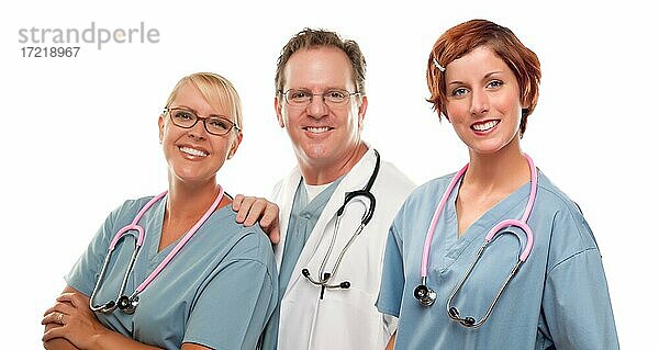 Gruppe von Ärzten oder Krankenschwestern vor weißem Hintergrund