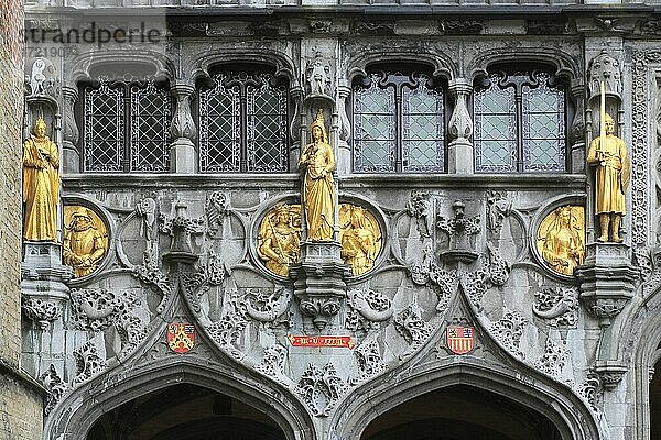 Fassade gotische Heiligblutkapelle Heiligbloedkapel am Burgplatz  Altstadt von Brügge  Benelux  Belgien  Europa