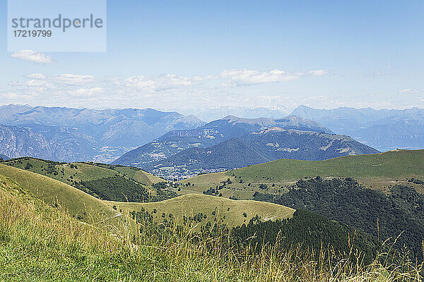 Blick vom Gipfel des Monte Generoso im Sommer