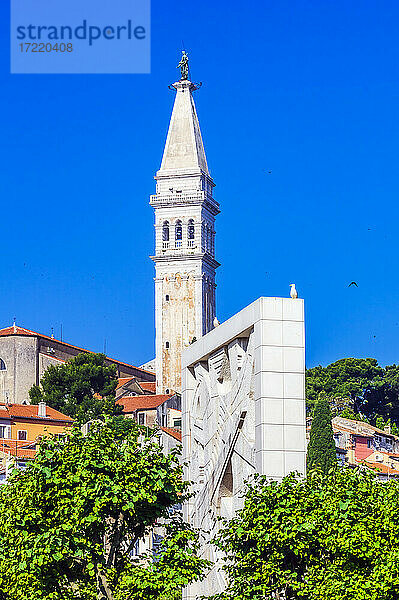 Blick auf die Kirche der Heiligen Euphemia  Hafenstadt Rovinj  Istrien  Kroatien