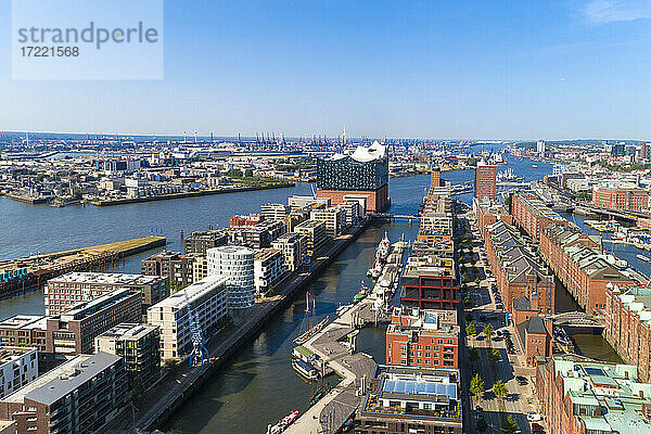 Stadtbild mit Hafencity  Speicherstadt und Elbphilharmonie  Hamburg  Deutschland