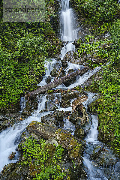 Wasserfall an der Zillertaler Bergstraße  Kaltenbach  Zillertal  Tirol  Österreich