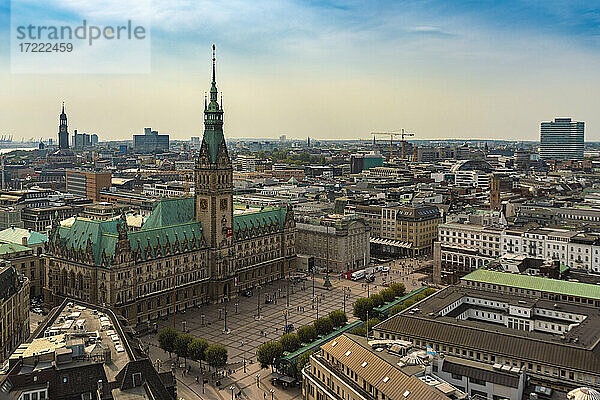 Stadtbild mit Rathaus und Altstadt  Hamburg  Deutschland