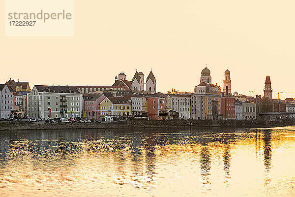 Sonnenuntergang in Passau im Herbst  Bayern  Deutschland
