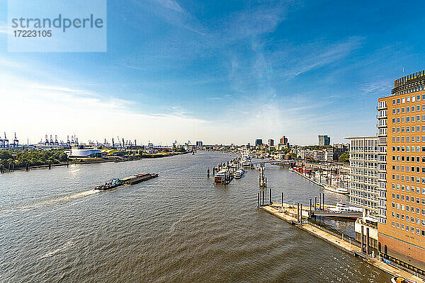 Hafen und Anlegestellen von oben  Hamburg  Deutschland