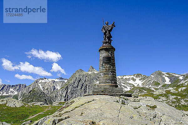 Italien  Aostatal  Statue des Heiligen Bernhard auf dem Pass des Großen Sankt Bernhard