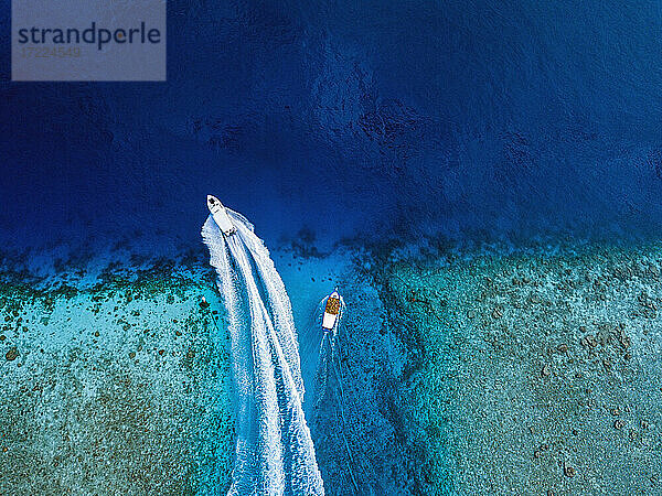 Luftaufnahme von Booten in der Nähe der Küste der Insel Thulusdhoo  Malediven