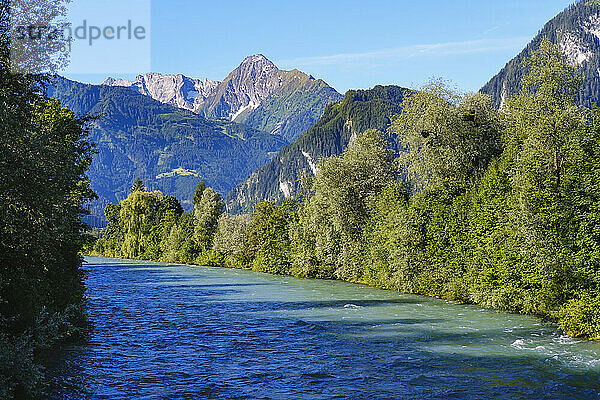 Fluss Ziller  Zillertaler Alpen  Zillertal  Tirol  Österreich