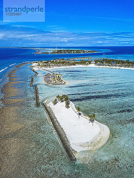 Malediven  Kaafu-Atoll  Viligilimathidhahuraa-Insel und Thulusdhoo-Insel im tropischen blauen Meer