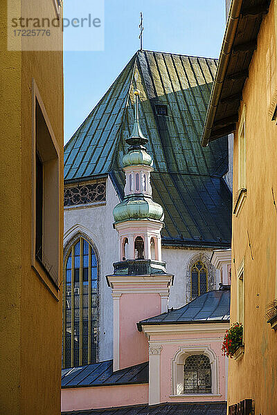 Kirche St. Nikolaus und St. Josef  Hall in Tirol  Tirol  Österreich