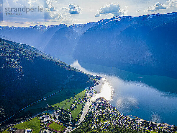 Norwegen  Aurland  Luftaufnahme des Aurlandsfjordes