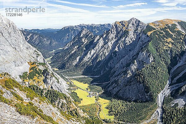 Falzthurnthal  Berge und Bergtäler  Blick  Eng  Gemeinde Hinterriß  Karwendelgebirge  Alpenpark Karwendel  Tirol  Österreichs