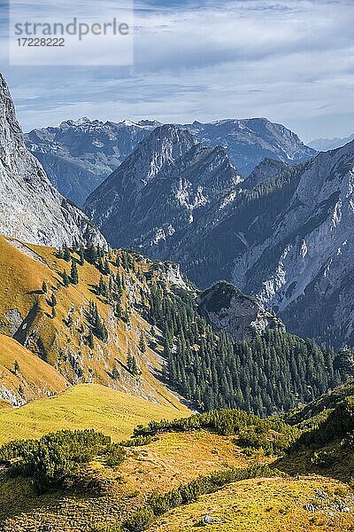 Berglandschaft im Herbst  Gipfel  Berge und Bergtäler  Eng  Gemeinde Hinterriß  Karwendelgebirge  Alpenpark Karwendel  Tirol  Österreich  Europa