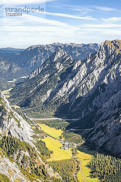 Falzthurnthal  Berge und Bergtäler  Blick  Eng  Gemeinde Hinterriß  Karwendelgebirge  Alpenpark Karwendel  Tirol  Österreich  Europa