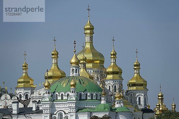 Goldene Kuppeln von Mariä-Entschlafens-Kathedrale  Kiewer Höhlenkloster oder Heiliges Mariä-Himmelfahrt-Kloster  Kiew  Ukraine  Europa