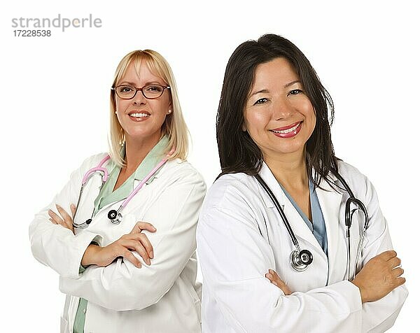 Zwei weibliche Ärzte oder Krankenschwestern isoliert auf einem weißen Hintergrund