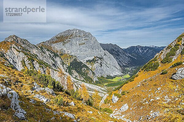Falzthurnthal im Herbst  Gipfel des Sonnjoch  Berge und Bergtäler  Eng  Gemeinde Hinterriß  Karwendelgebirge  Alpenpark Karwendel  Tirol  Österreich  Europa