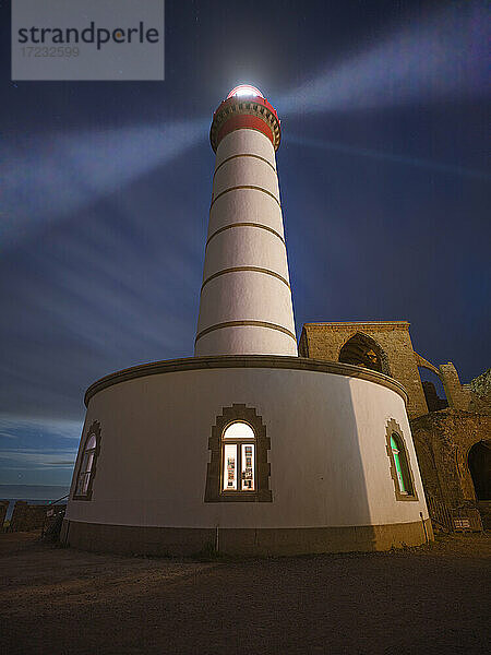 Leuchtturm Saint-Mathieu bei Nacht  Finistere  Bretagne  Frankreich  Europa