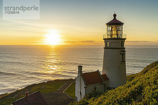 Heceta Head Lighthouse bei Sonnenuntergang  Florence  Lane county  Oregon  Vereinigte Staaten von Amerika  Nordamerika