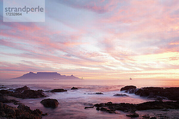 Kapstadt von Bloubergstrand  Westkap  Südafrika  Afrika