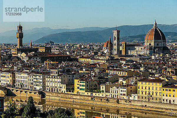 Luftaufnahme in der Nachmittagssonne von Florenz  UNESCO-Weltkulturerbe  vom Piazzale Michelangelo  Toskana  Italien  Europa