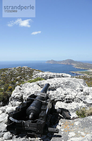 Alte holländische Kanone  die verwendet wurde  um Kapstadt zu signalisieren  wenn Schiffe in die Tafelbucht kamen  Kanonkop  Cape Point Nature Reserve  Südafrika  Afrika