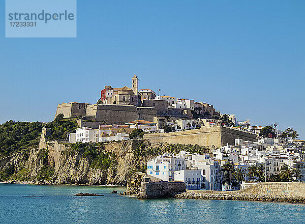 Blick auf die Altstadt  Dalt Vila von Eivissa  Ibiza  Balearische Inseln  Spanien  Mittelmeer  Europa